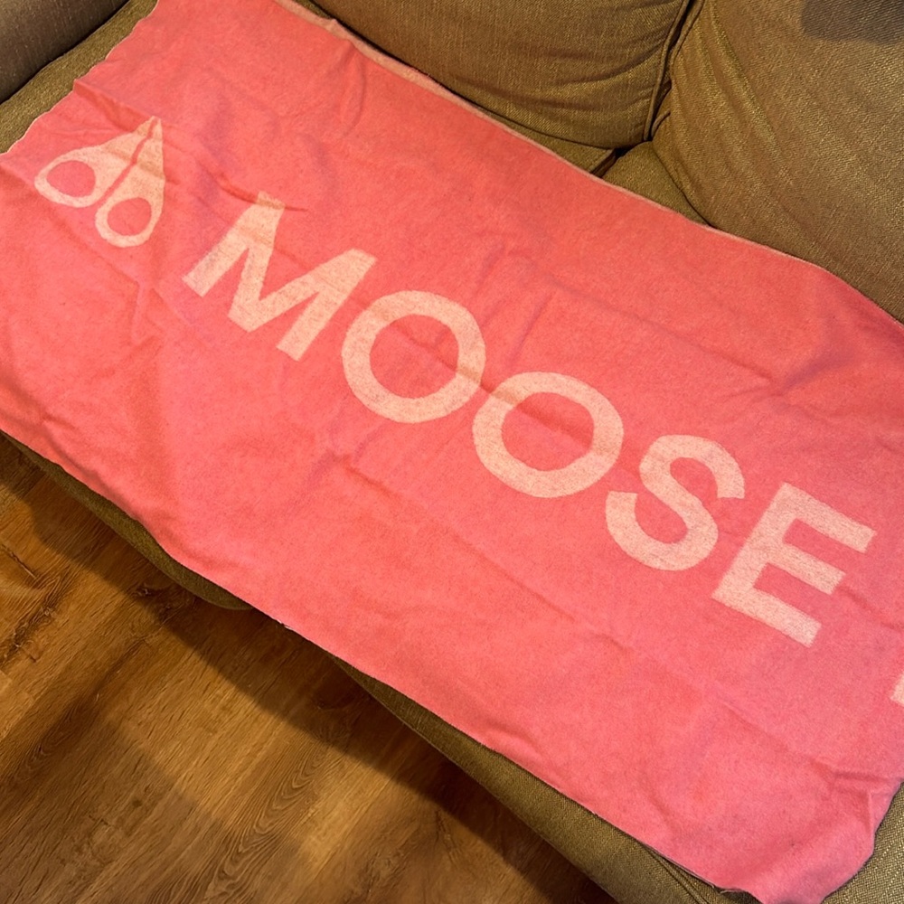 Moose knuckles cashmere scarf